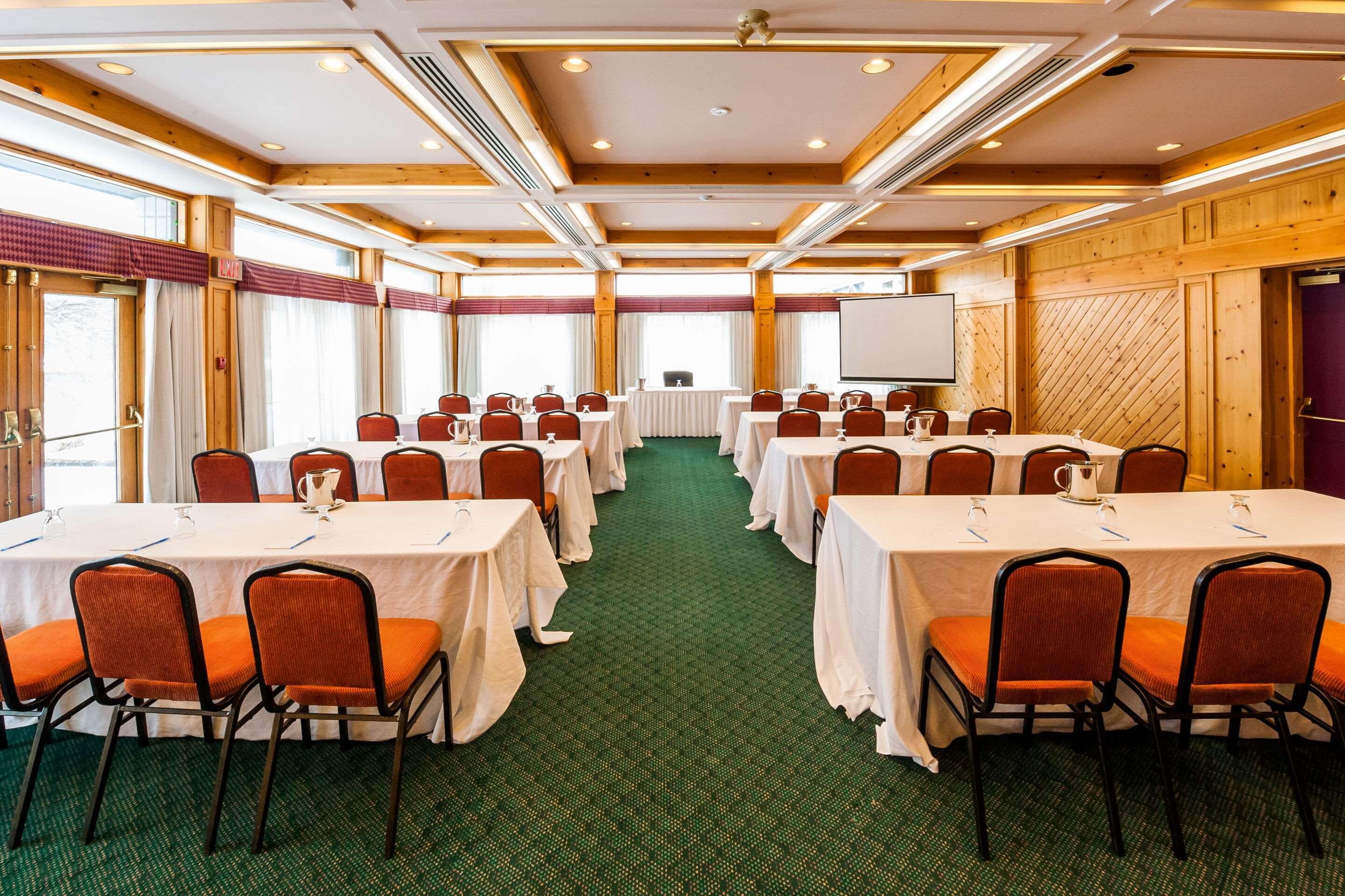 Pinestone Resort, Conference Centre, Spa & Golf Course Халибъртън Екстериор снимка