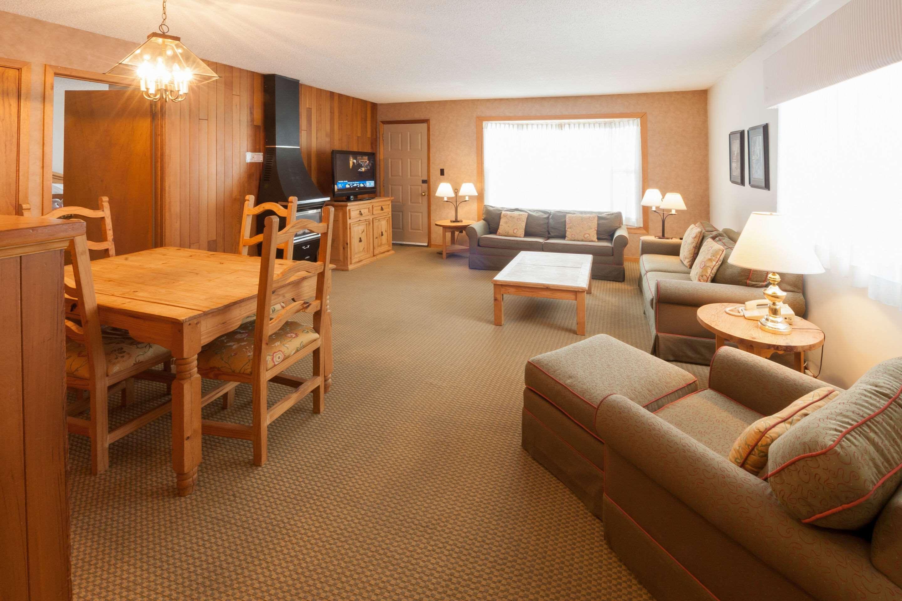 Pinestone Resort, Conference Centre, Spa & Golf Course Халибъртън Екстериор снимка