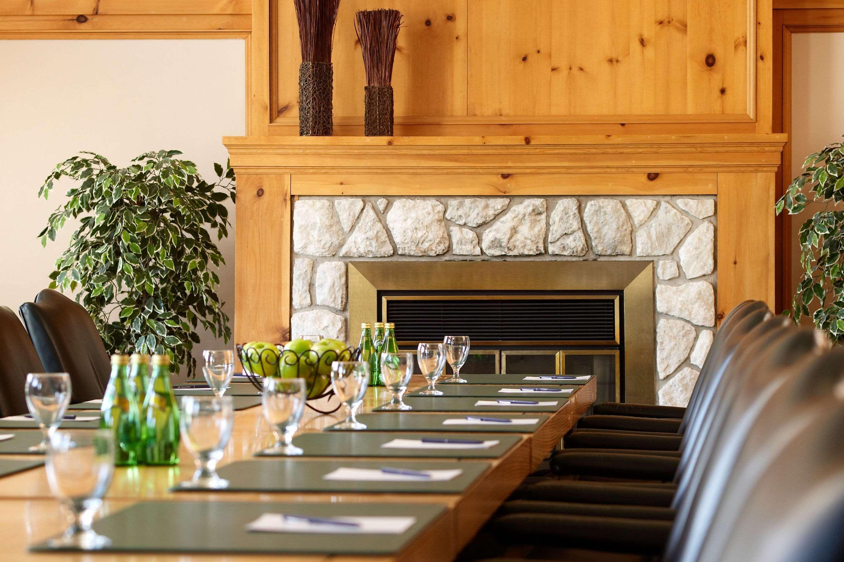 Pinestone Resort, Conference Centre, Spa & Golf Course Халибъртън Екстериор снимка
