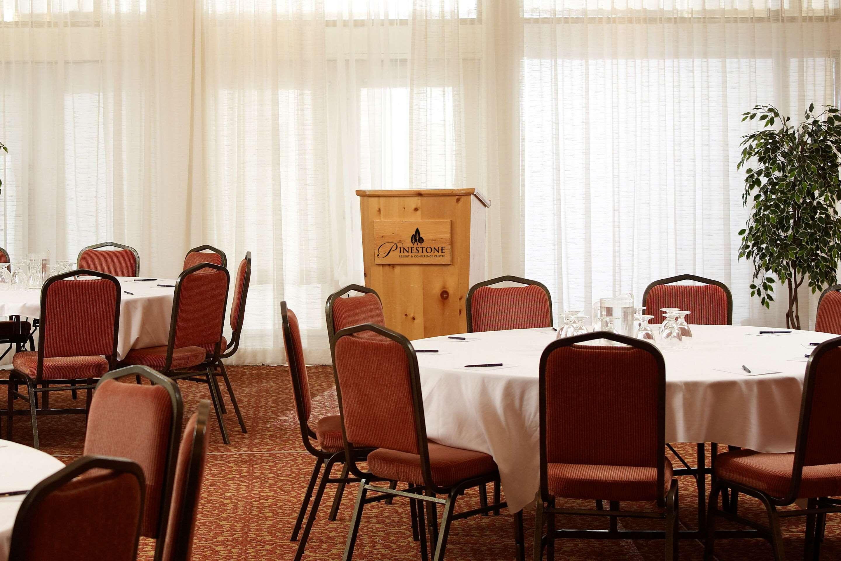 Pinestone Resort, Conference Centre, Spa & Golf Course Халибъртън Екстериор снимка